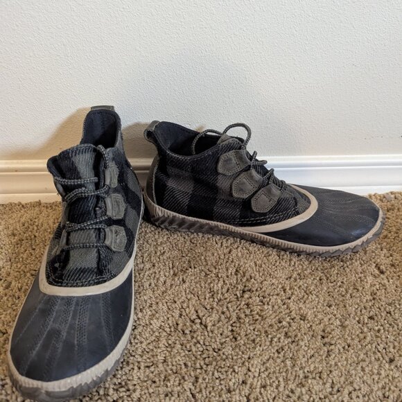 Green Plaid Sorel Out n About Boots - Picture 2 of 6